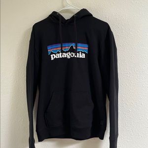 PATAGONIA BLACK HOODIE WITH LOGO